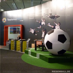 Riesen Fußball auf der ITB Berlin / Tourismus NRW
