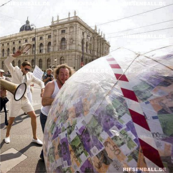 Social Impact mit Riesenball-Aktion in Österreich