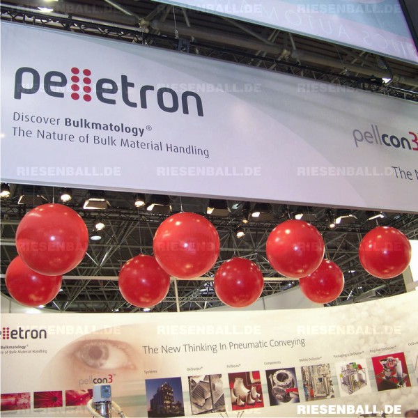 Messeballons als Standelemente bei Pelletron